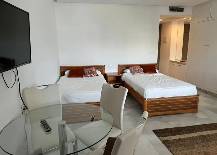Estudio En Occidental De Puerto Banus Марбелья